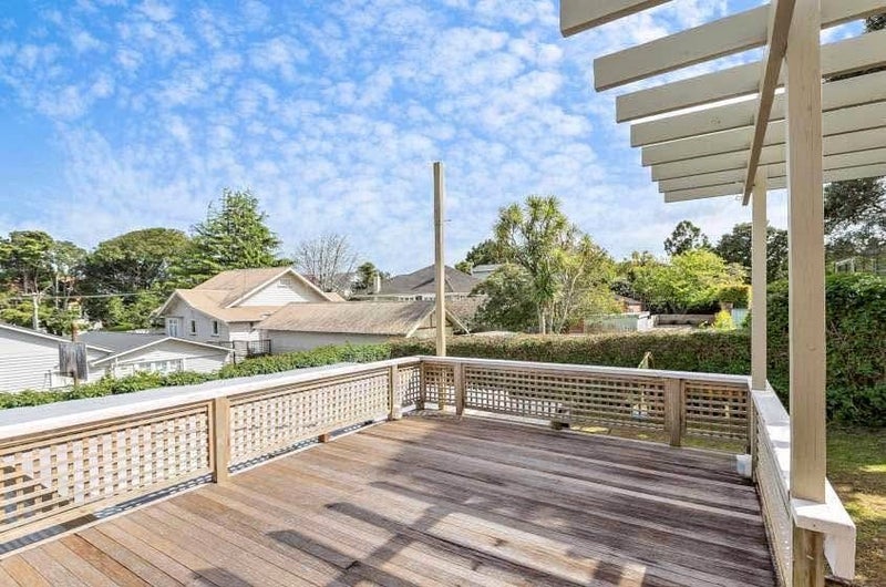 2/28 Watling Street, Epsom, Auckland - Carousel 1