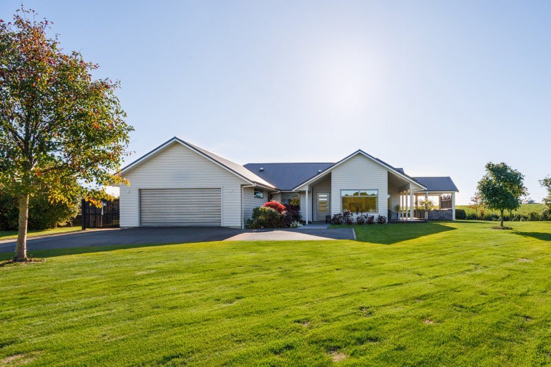 20 Loveston Lane, Kelvin Grove, Palmerston North - Carousel 1
