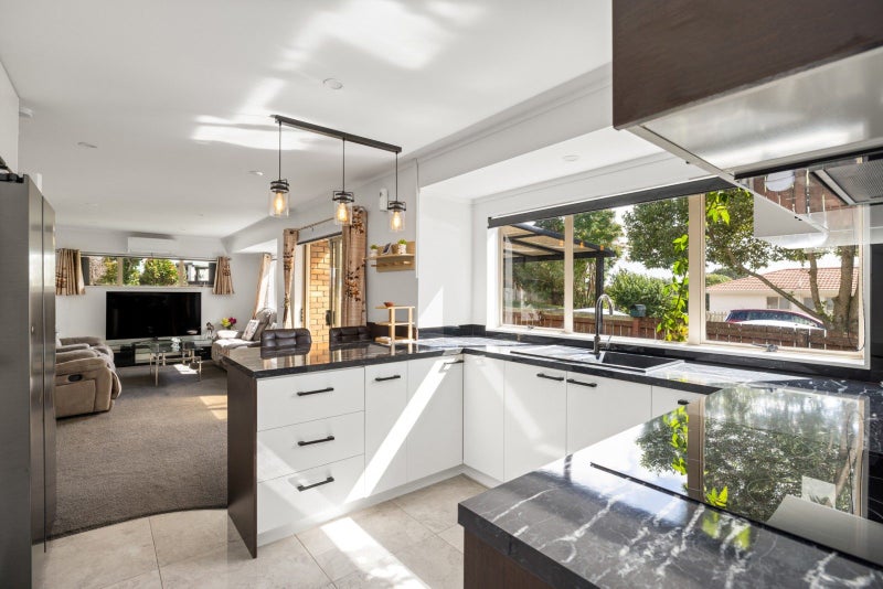 9A Portland Street, Welcome Bay, Tauranga - Carousel 1