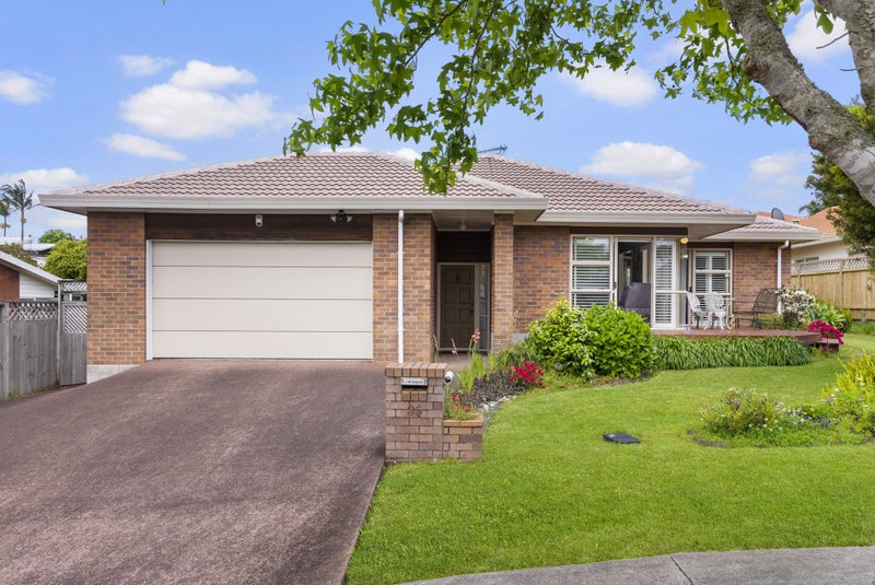 35 Whiting Grove, West Harbour, Auckland - Carousel 1