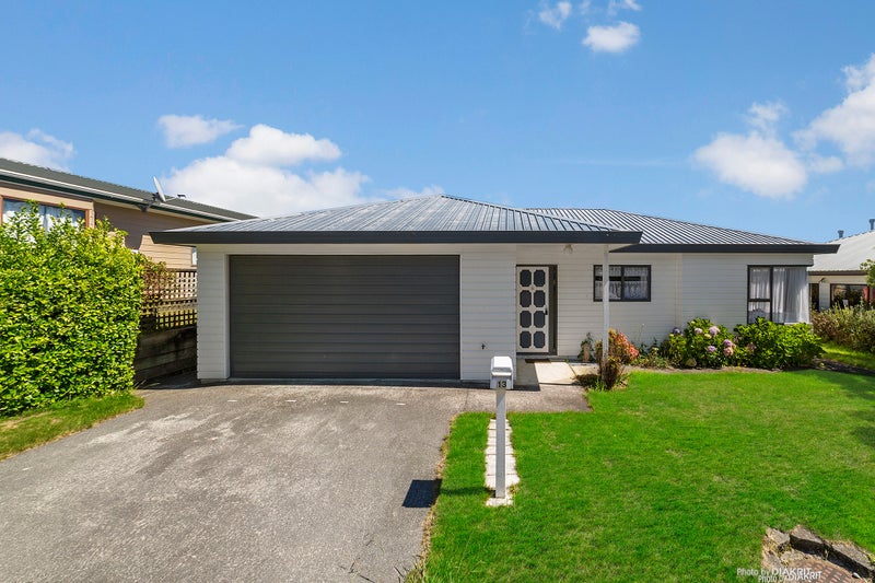 13 Ted Gilberd Place, Newlands, Wellington - Carousel 1