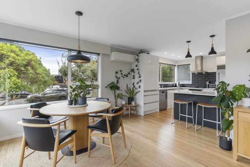 1/10 Crete Avenue, Milford, Auckland - Carousel 1