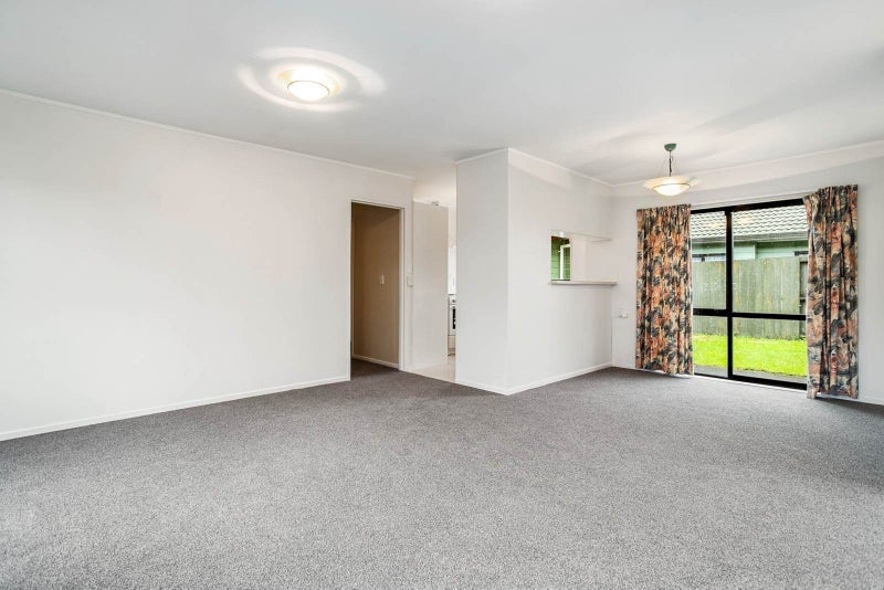 1/77 Hutchinson Avenue, New Lynn, Auckland - Carousel 2