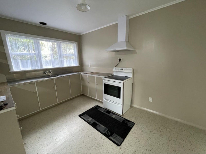 1 Bastia Avenue, Bastia Hill, Whanganui - Carousel 2