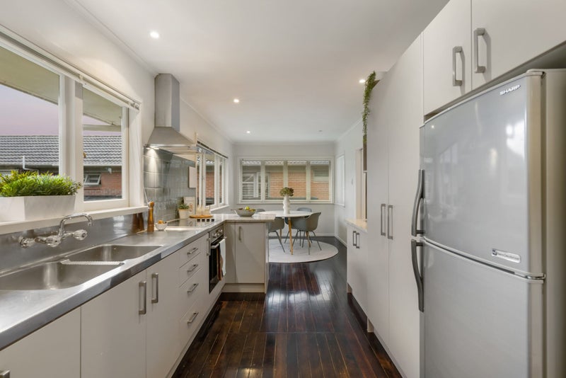 23 Brewster Ave, St Lukes, Auckland - Carousel 2