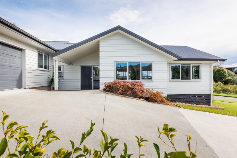 103 Cashmere Drive, Fitzherbert, Palmerston North - Carousel 2