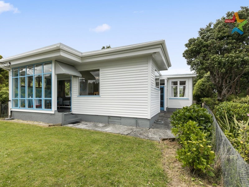 8 Akatea Road, Korokoro, Lower Hutt - Carousel 1