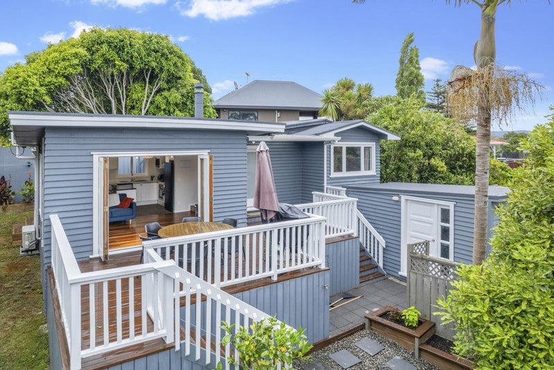 83 Mcleod road, Te Atatu South, Auckland - Carousel 1