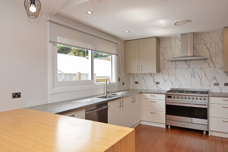 11 Lonsdale Crescent, Rongotai, Wellington - Carousel 1