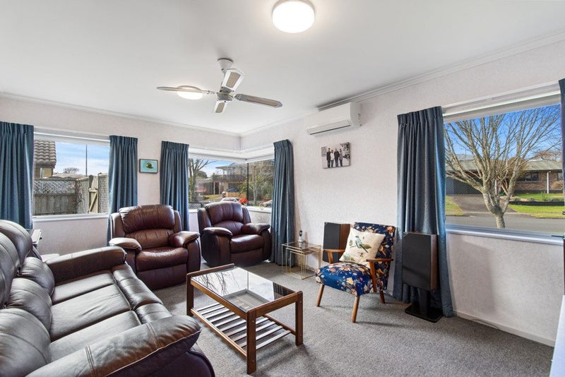 240 Grandview Road, Western Heights, Hamilton - Carousel 2