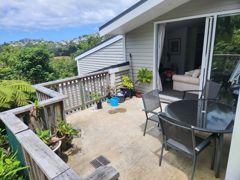 92B Kelburn Parade, Kelburn, Wellington - Carousel 1