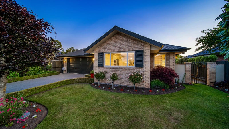 7 Excalibur Place, Burwood, Christchurch - Carousel 1