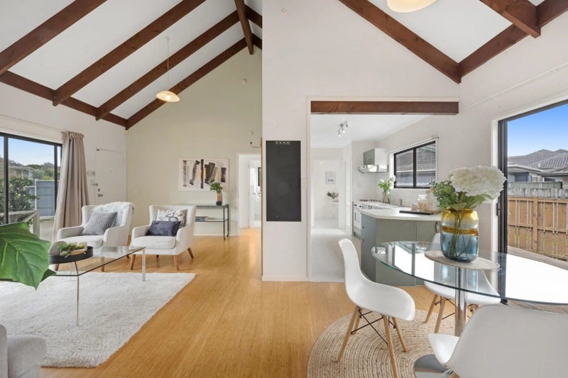 8 Fortunes Road, Half Moon Bay, Auckland - Carousel 2