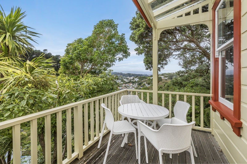 153 Raroa Road, Aro Valley, Wellington - Carousel 2