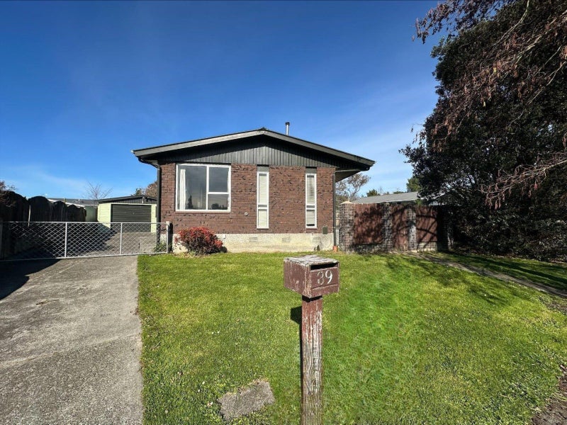 39 Robinson Crescent, Westbrook, Palmerston North - Carousel 1