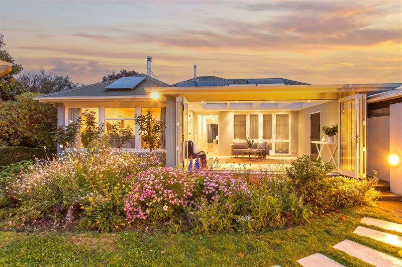 17 Joyce Crescent, Ilam, Christchurch - Carousel 1