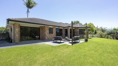 8 Regis Lane, Flat Bush, Auckland - Carousel 1