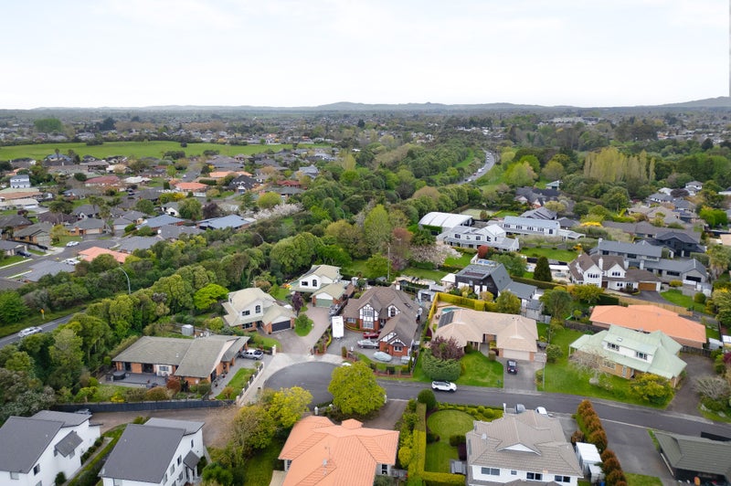 9 Charles Henry Place, Harrowfield, Hamilton - Carousel 27