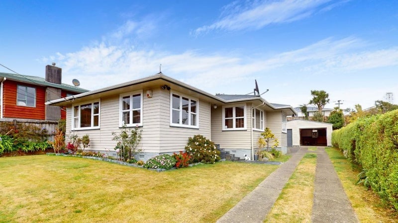 41 Kenmore Street, Newlands, Wellington - Carousel 1