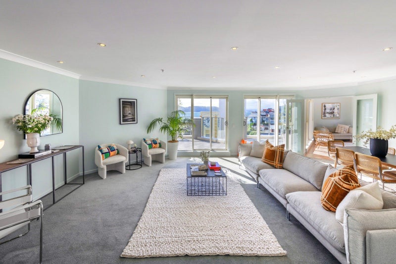 9B/5 Kent Terrace, Mount Victoria, Wellington - Carousel 2