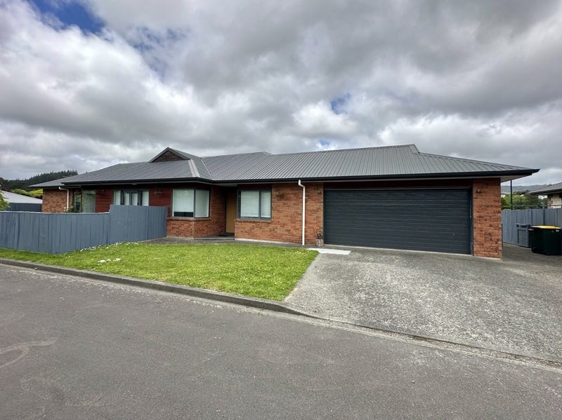 11 Cottle Heath Close, Manor Park, Lower Hutt - Carousel 1
