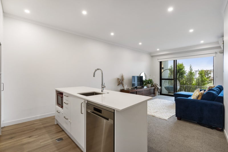 2/1 Genevieve Lane, Hobsonville, Auckland - Carousel 2