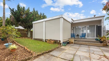 2/3 Heron Place, Pakuranga Heights, Auckland - Carousel 1