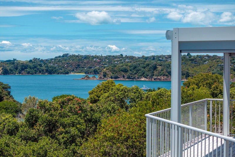 8 Karu Street, Oneroa, Waiheke Island - Carousel 1