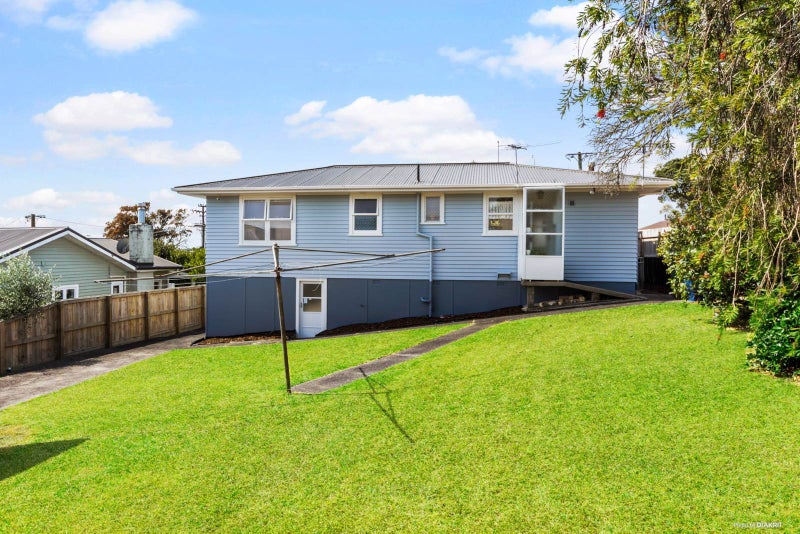 87 Awaroa Road, Sunnyvale, Auckland - Carousel 2