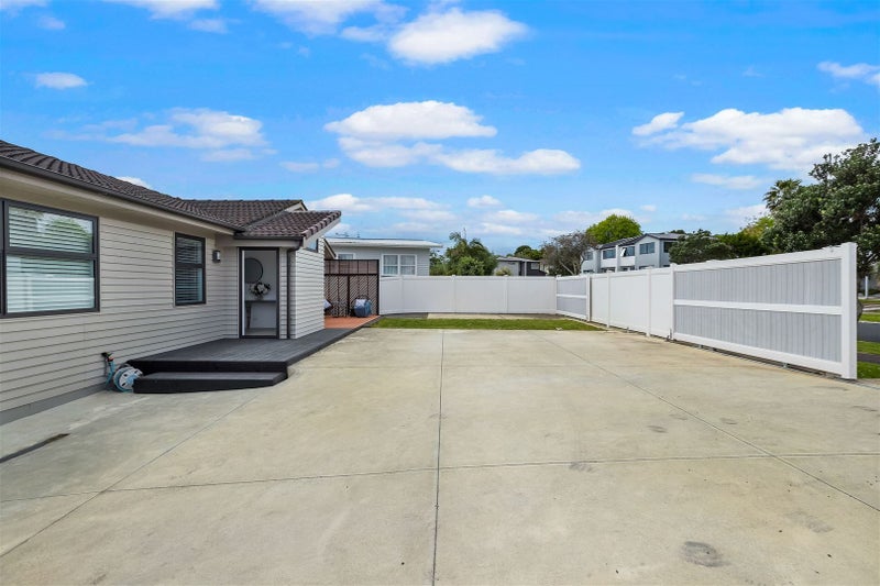 49 Minaret Drive, Bucklands Beach, Auckland - Carousel 2