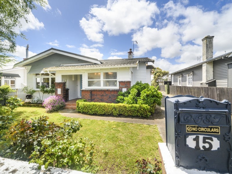 15 Kowhai Avenue, Takaro, Palmerston North - Carousel 1