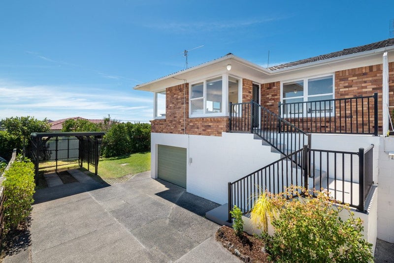 2/12 Westwell Road, Belmont, Auckland - Carousel 1