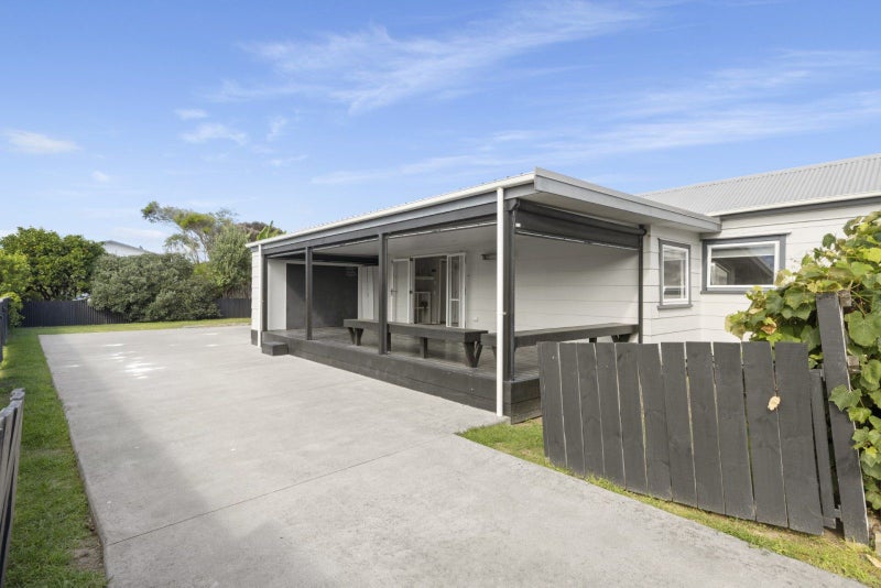 824B Papamoa Beach Road, Papamoa Beach, Papamoa - Carousel 1