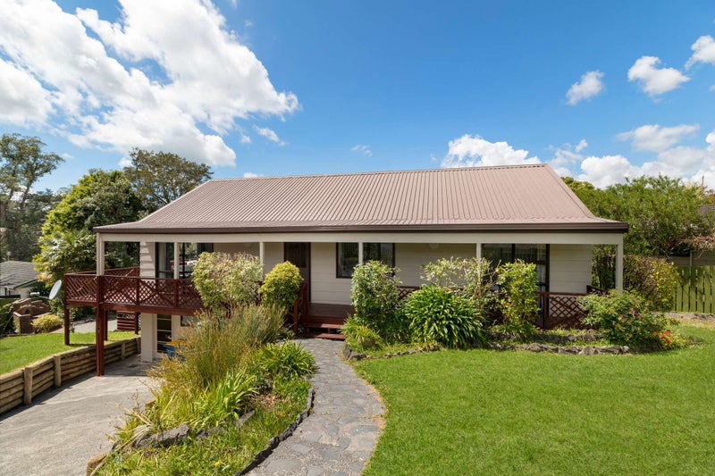 27 Elizabeth Drive, West Harbour, Auckland - Carousel 1