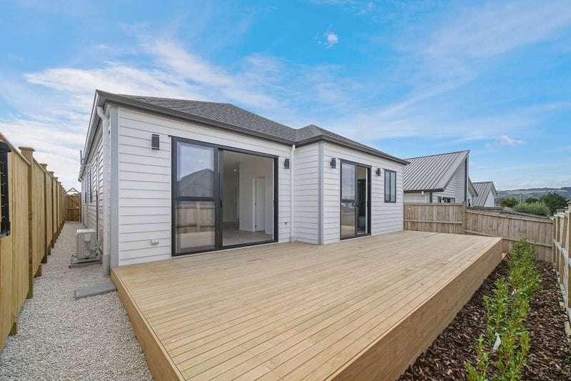 8 Enchantment Lane, Karaka, Papakura - Carousel 2