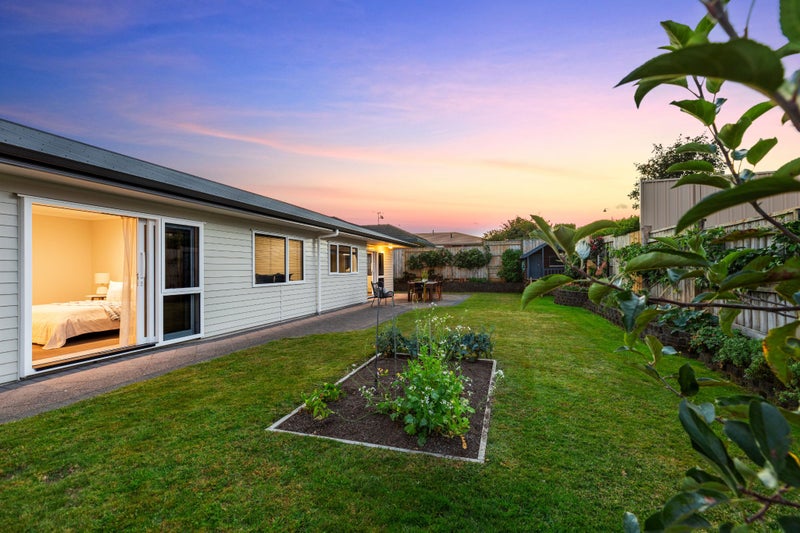 31 Manor Park Drive, Pyes Pa, Tauranga - Carousel 1