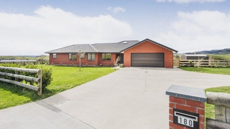 180 Kingsdale Park Drive, Palmerston North - Carousel 1