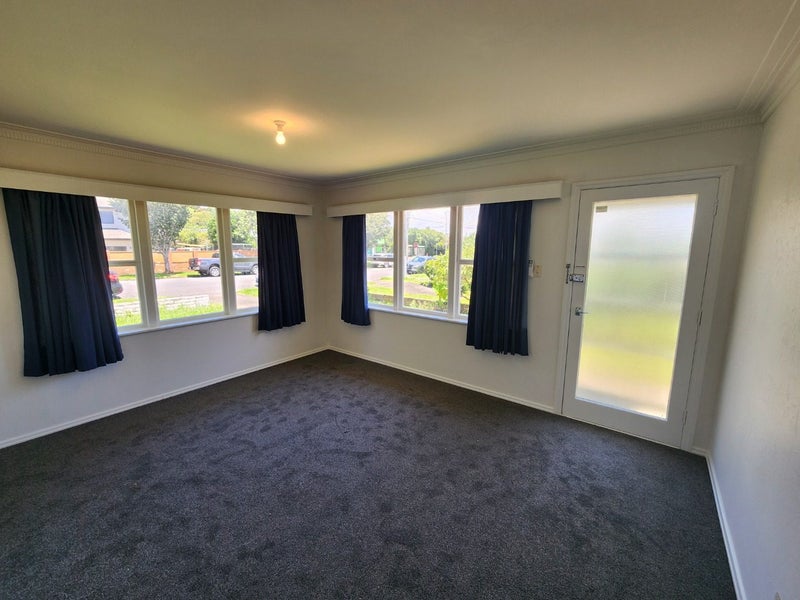 1/2 Rewa Road, Three Kings, Auckland - Carousel 2