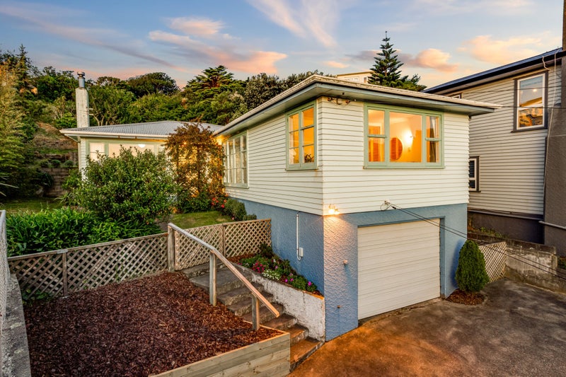 15 Mana View Road, Paremata, Porirua - Carousel 1
