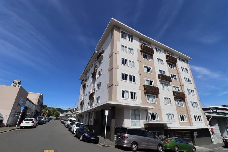 603/12 Martin Square, Te Aro, Wellington - Carousel 1