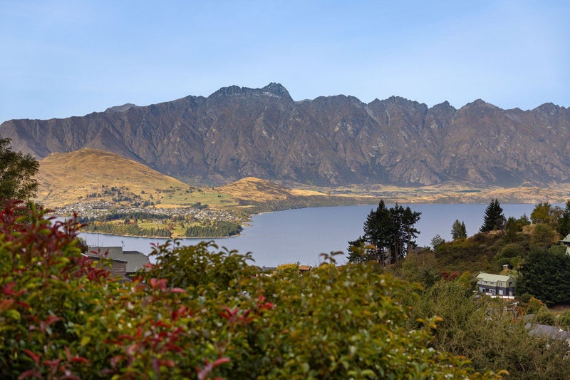 2A Bird Place, Fernhill, Queenstown - Carousel 2