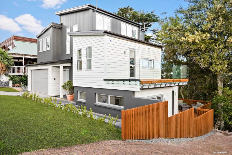 20 Park Avenue, Birkenhead, Auckland - Carousel 1