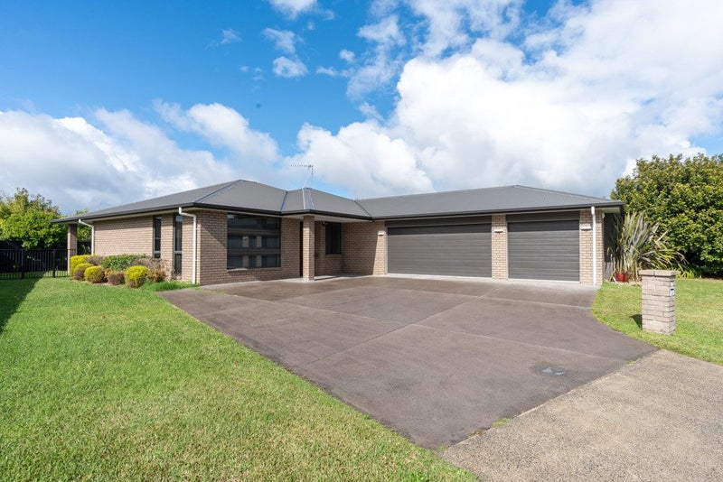 3 Denham Court, Flagstaff, Hamilton - Carousel 1