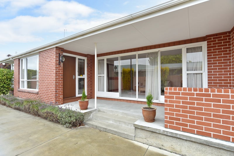 16 Sandringham Place, Bryndwr, Christchurch - Carousel 2