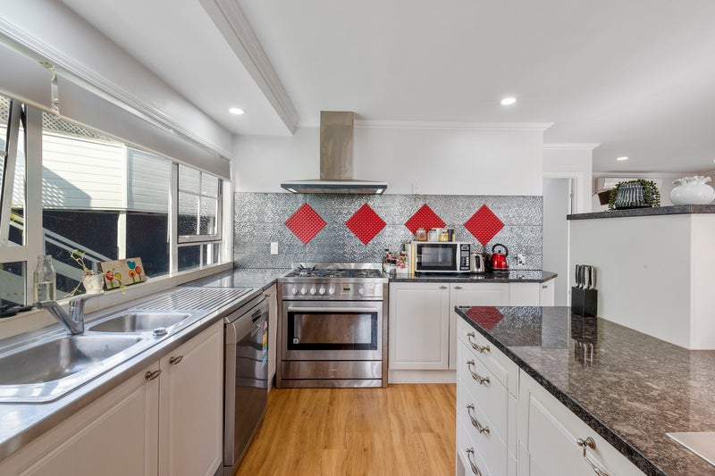 3 Emlyn Place, Torbay, Auckland - Carousel 2