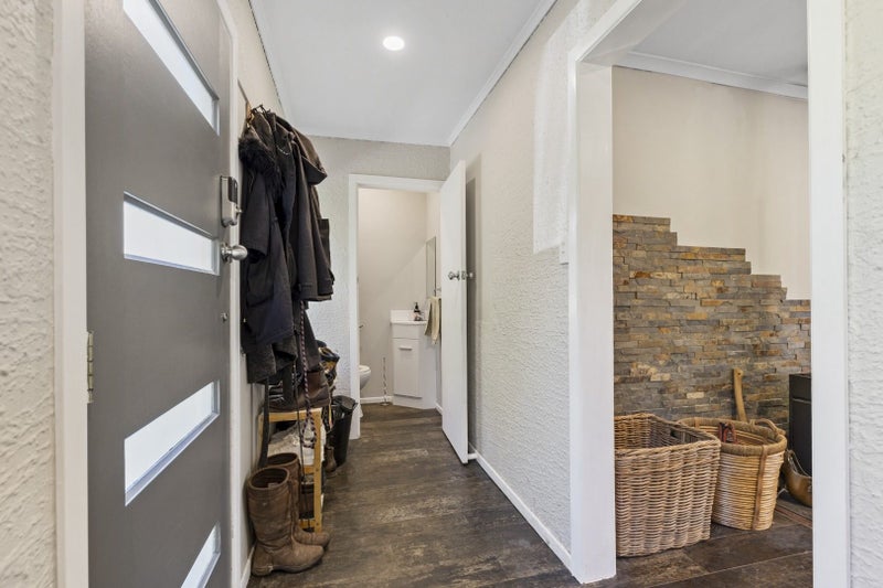 1 Williams Terrace, Fitzherbert, Palmerston North - Carousel 1