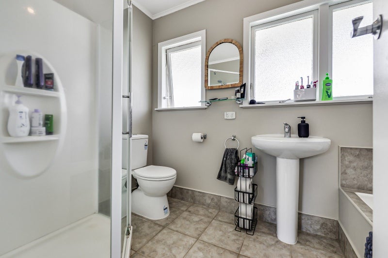 3 Joanna Place, Deanwell, Hamilton - Carousel 9