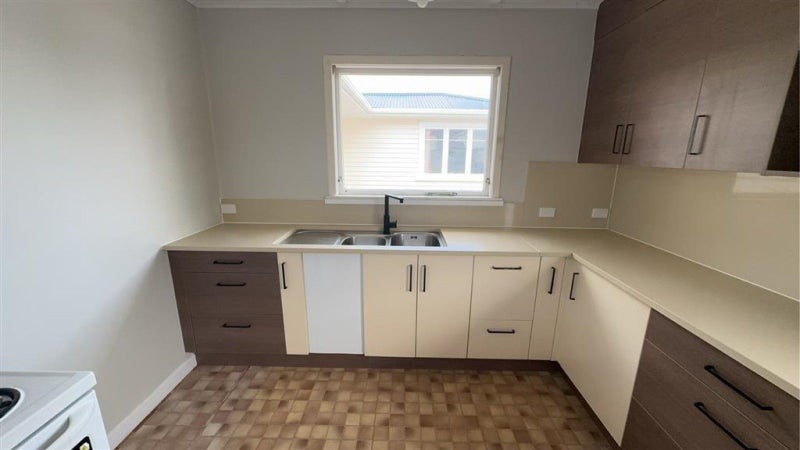 7 Truby King Street, Merrilands, New Plymouth - Carousel 1