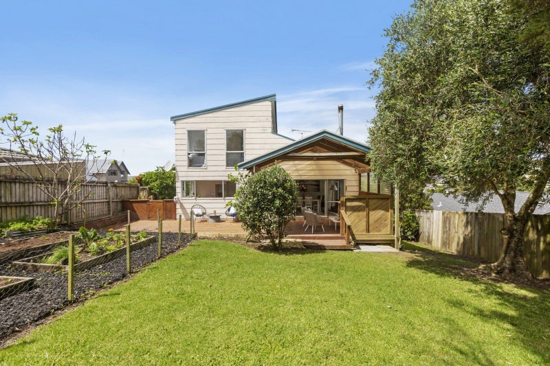 8 Wiriana Place, Stanmore Bay, Whangaparaoa - Carousel 1