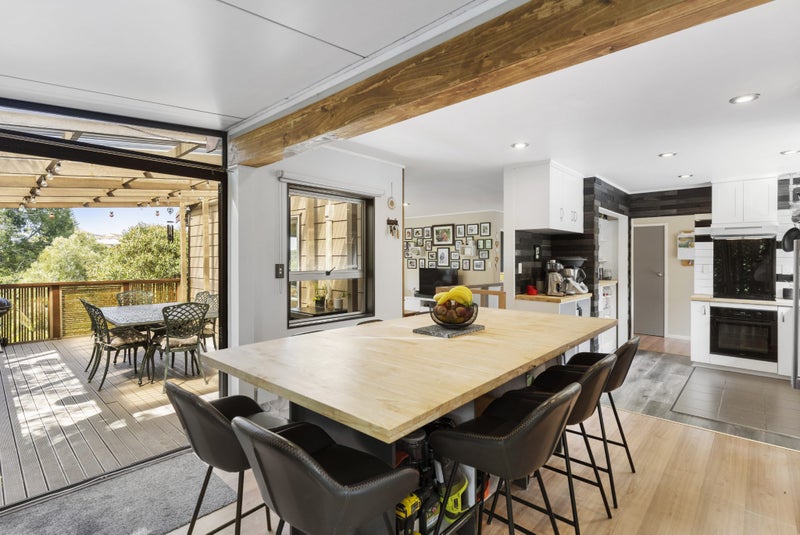 2/10 Barker Rise, Northcross, Auckland - Carousel 1